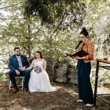 Freie Trauung auf Schloß Waldenfels Reichenthal, Rednerin Lisa Schaufler-Hartl mit Brautpaar